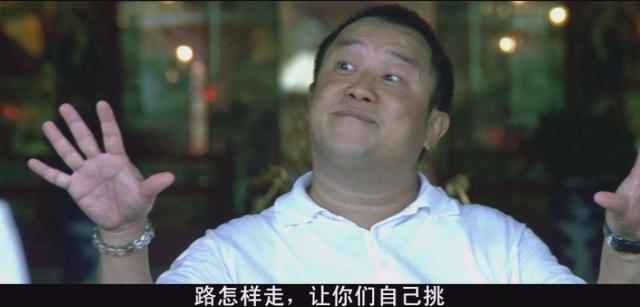 屯门大兴村皇宫大酒楼门口的停车档开张大吉,我和弟兄们雄心壮志,谁