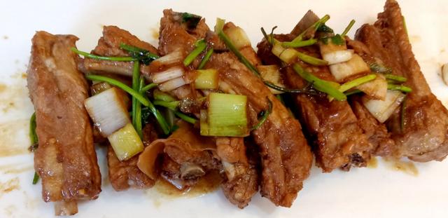 小孩满月酒,父母点了8个菜,就花270元,11亲戚直呼吃不下