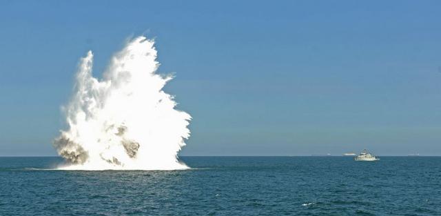 水雷具有价格低廉,威力巨大,布放简便,发现和扫除困难