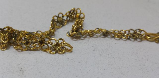 9 含量的黄金,经过火烧之后整条链变黑了,惊讶