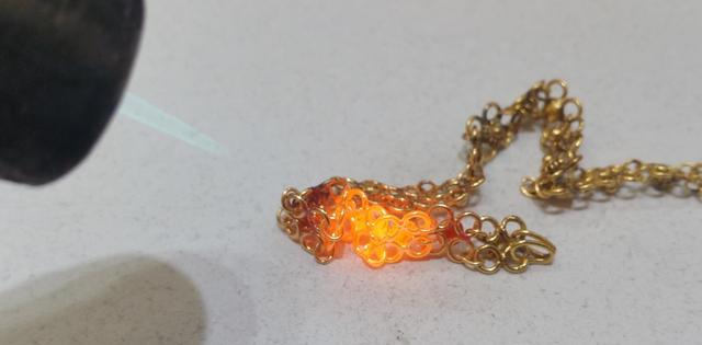 9 含量的黄金,经过火烧之后整条链变黑了,惊讶