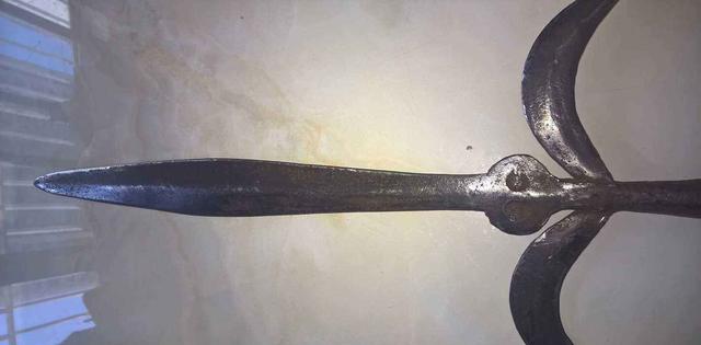 梁山第1个惨死的正将,七窍流血而亡,使用的这把兵器是当时一绝|钩镰枪