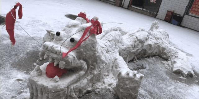 重庆多地区降大雪,搞笑雪人暴走街头!网友:活捉野生"弥勒佛"
