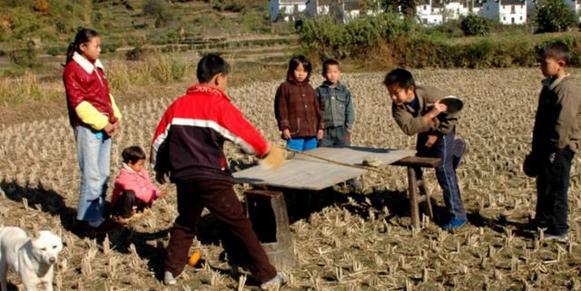 被养父长期霸占怎么办