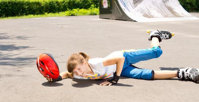 涨姿势人生处处有意外美女告诉你如何优雅的摔倒