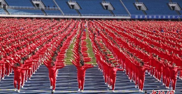 14城市5万人同跳广场舞 挑战吉尼斯纪录