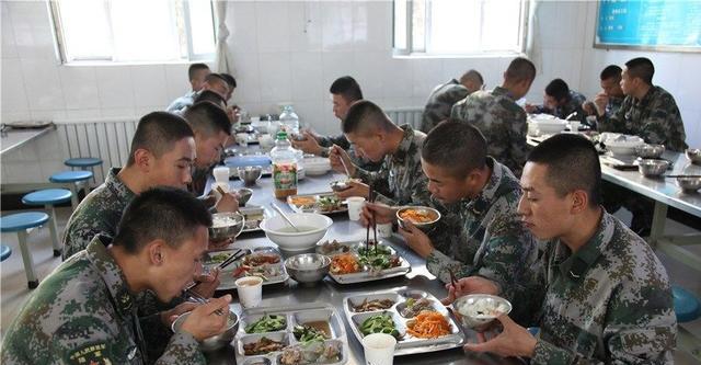 部队的早餐是这样的?堪比五星级大酒店!网友称:我也要当兵!