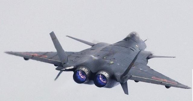 歼-20最新俯视图曝光,看谁还敢说歼-20超大超重