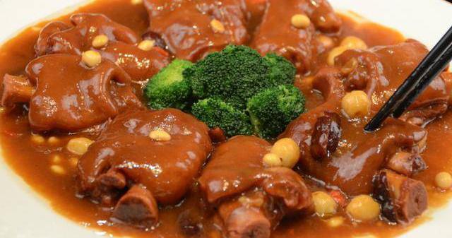 这样做出的红烧猪蹄色泽诱人软糯香嫩,赶紧做起来吧!