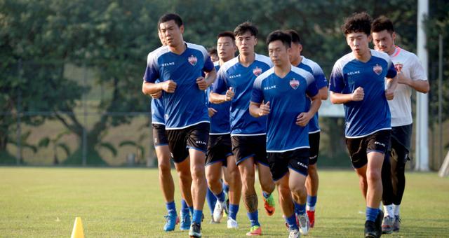 足球怪象:球员热衷留在中甲,反对升中超,不按套