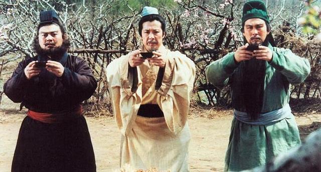 三国演义：刘关张三人到底谁的力气更大呢？这个细节告诉你答案！|关羽|刘备|绿豆|张飞|磨盘_新浪新闻