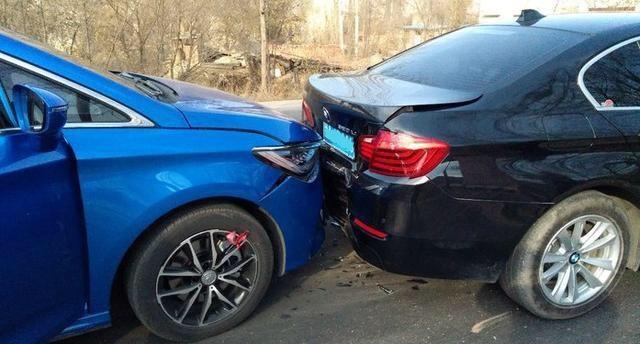 碰撞测试是教科书,撞了才知道厚道不厚道,宋max上演真实碰撞