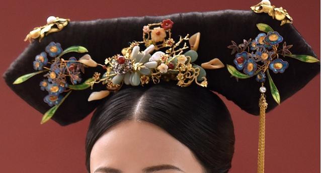 《如懿传》大家一起欣赏各位嫔妃的精致首饰——旗头(下)