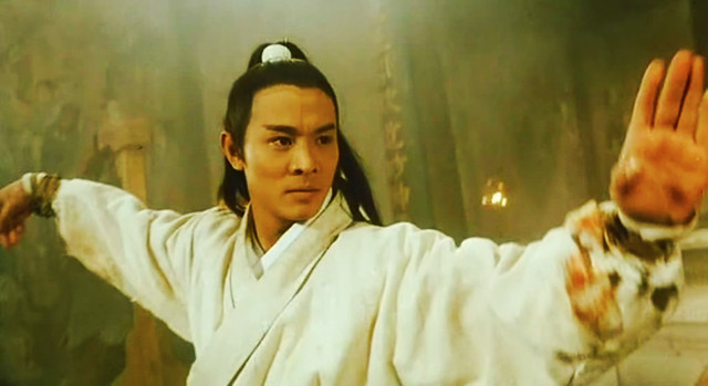 这个版本的《倚天屠龙记》就是由王晶执导,李连杰,张敏,黎姿,邱淑贞等