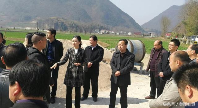 正文         会后,田晓敏带领阜川镇相关负责人和各村支书检查阜川集