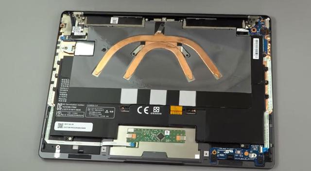 华为matebook x笔记本电脑的拆机很难拆机,是无缝设计,需要拧掉螺丝