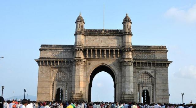 第七名:孟买墨西哥城面积达1500km05,人口达2100多万(2015年),它是