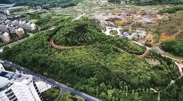 2018年,南充市还将加快推进城北中央森林公园建设,完善公园设施,为周边业主休闲娱乐提供了一个绝佳去处。 加快推进双女石公园建设 双女石公园建设项目位于顺庆区清泉坝片区与清泉寺公园之间,东临嘉陵江,西接西南石油大学南充校区。规划总面积42.8万平方米、滨江岸线全长约2.