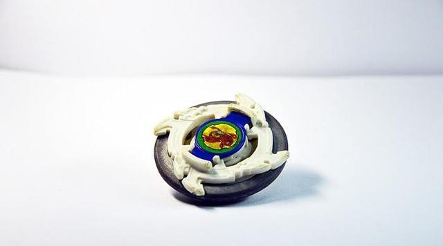 弹珠超人玩具是:弹珠发射器(比较少玩,相对这个来说,我还是喜欢玩弹