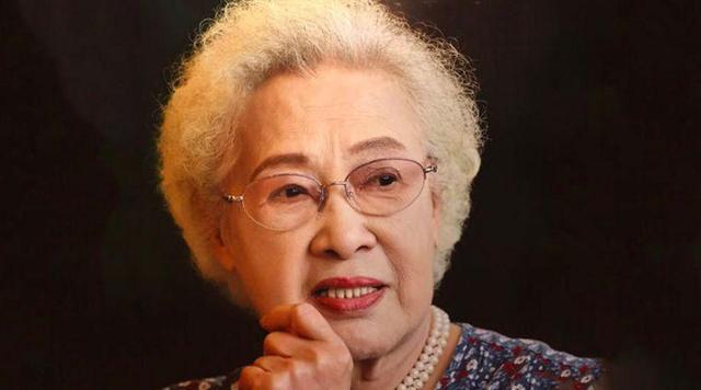 她出生名门,17岁被骗婚,照顾患病儿子40年,96岁依然活跃荧幕