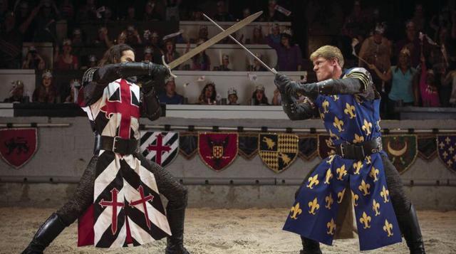 欧洲骑士,最开始要当侍从,跟着老骑士学习战斗和礼仪,这样的孩子练习