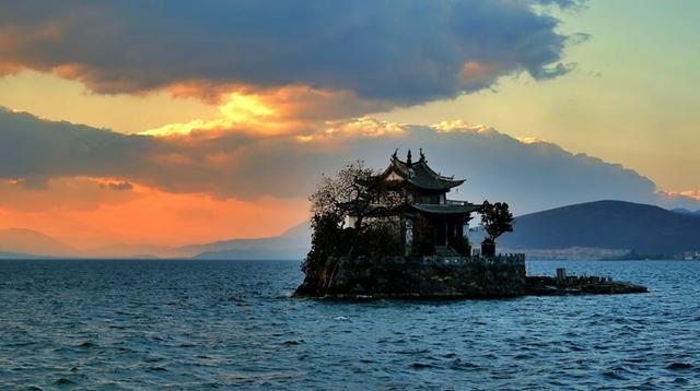 中国最穷的十个省, 西藏并非第一, 四川、河南赫