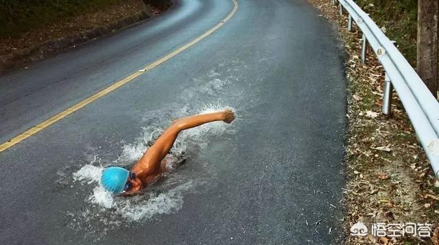 5米泳池自由泳1000米25分钟,在业余算什么水