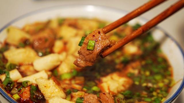 大肉辣子疙瘩,户县忒色"辣"泡馍,名副其实的"关中一奇!