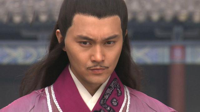 他因主演古龙小说系列主角名声大噪,被誉为最帅的四条眉毛陆小凤