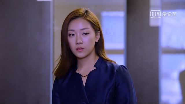 《猎场》罗伊人发现郑秋冬又谈女友,气愤的追出去后却把她乐坏了