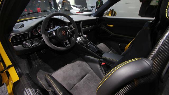 有个段子叫法拉利手动挡,911新车除了性能,全部都降了