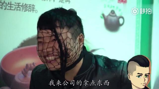 都什么年代了,还用网袜套头,你以为你是抢劫啊,真是个笨贼!