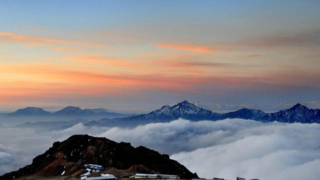 牛背山,中国最大观景台,眺望雪山,云海,佛光,星空