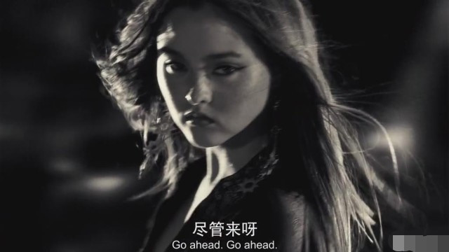 正好配得上戴文·青木那张从来不笑,酷酷的脸.