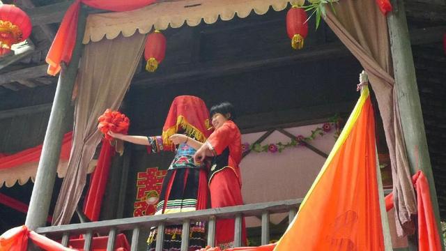 古代一种非常浪漫的风俗"抛绣球"选夫婿!
