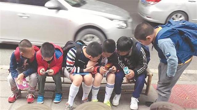 孩子喜欢玩游戏,为何屡教不听?父母明白这三点,孩子早受益!