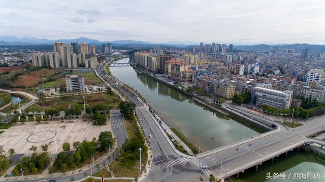 航拍广东肇庆怀集县—珠三角连接大西南的"桥头堡"