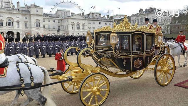 英国女王御用马车,镶满黄金和宝石!这才是豪车!