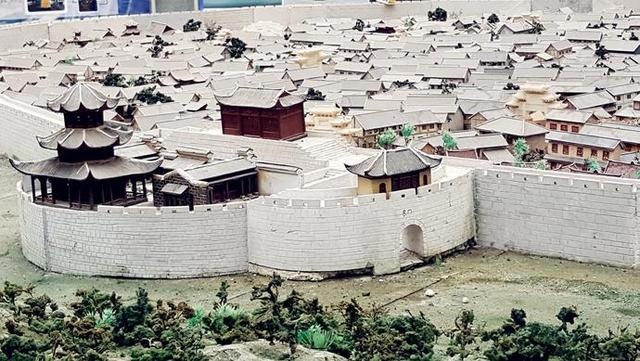 贵阳府城,元至二十九年(1292)即元顺元城,设八番顺元宣慰司都元帅府于