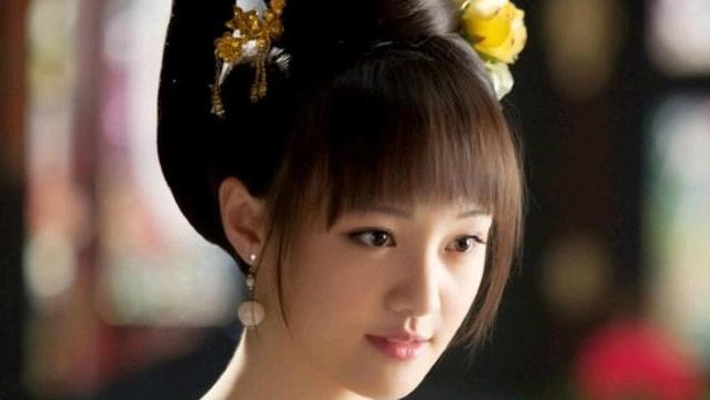 郑爽将出演《我的父亲母亲》穿着花棉袄的她还