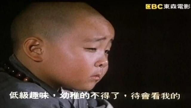 郝劭文1990年出生,很小的时候就表现出强烈的表演欲,后来恰逢《新乌龙
