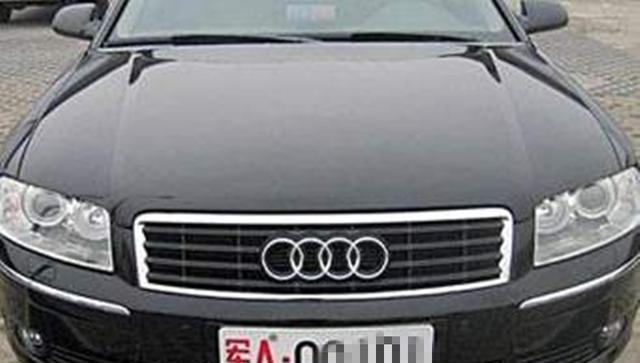 4种不同颜色的车牌 即使不看数字也知道这些车碰不得