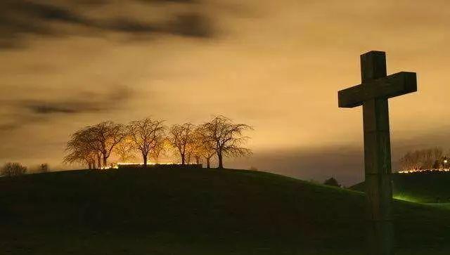 岁的儿子就问了我一个非常奇怪的问题: 老爸,你说好人真的能上天堂吗?