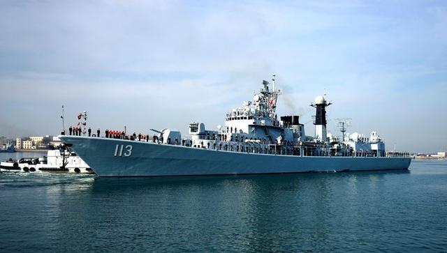 新一代导弹驱逐舰哈尔滨舰和青岛舰在上世纪90年代进入中国海军服役