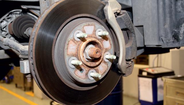 汽车的刹车油多少公里换一次?它比机油更重要