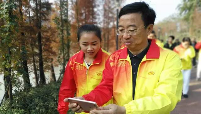 今天,上万人齐聚肇庆这里,徒步迎接2018