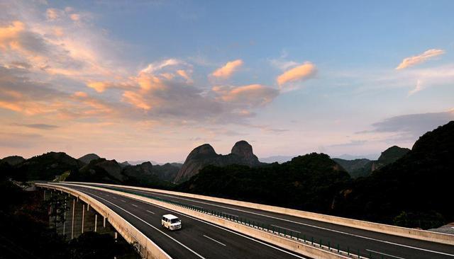 352亿,云县至临沧,临翔至清水河两条高速开建