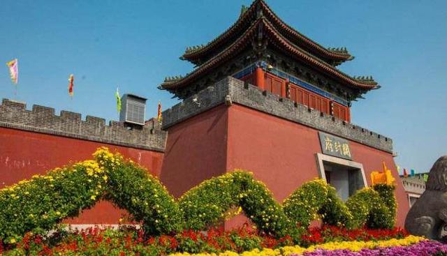 开封是中国的六大古都之一,曾有"汴京富丽天下无"的美誉.
