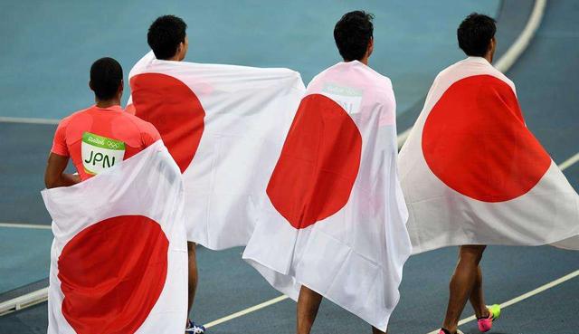 日本女子夺冠后身披国旗炫耀,中华田园犬扑上去将旗踩脚下