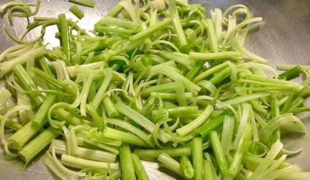 芹菜炒花枝:芹菜特殊的香气,搭上鲜甜的花枝,简直绝配